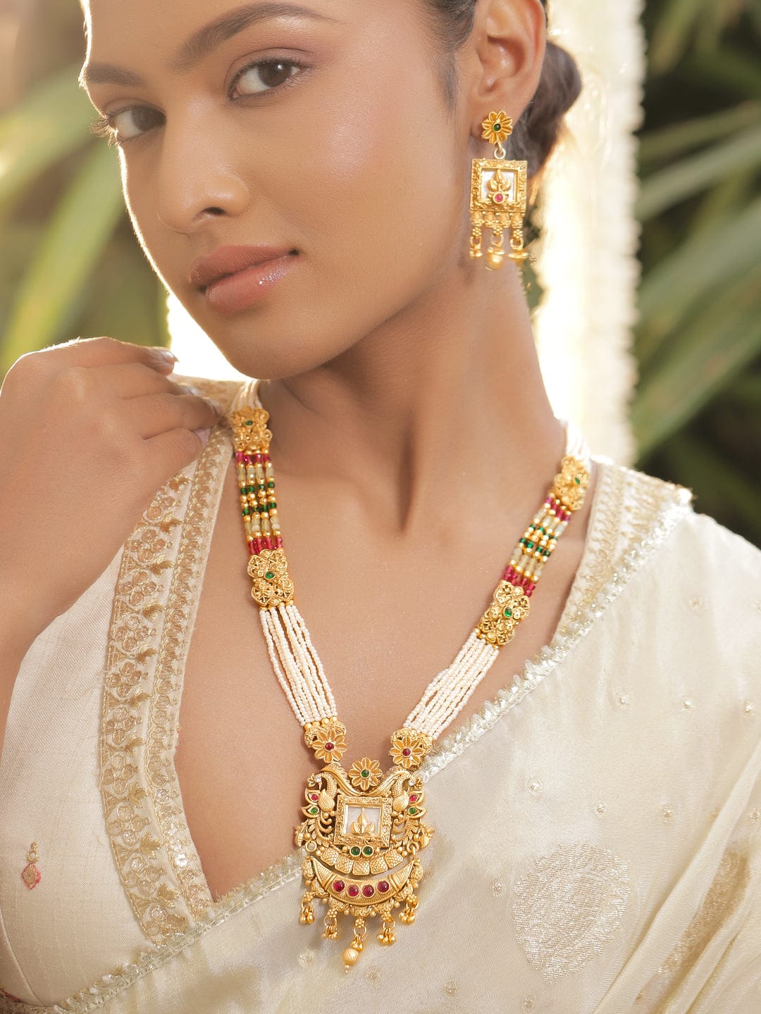 Floral Design Pearl Beaded Golden Necklace Set