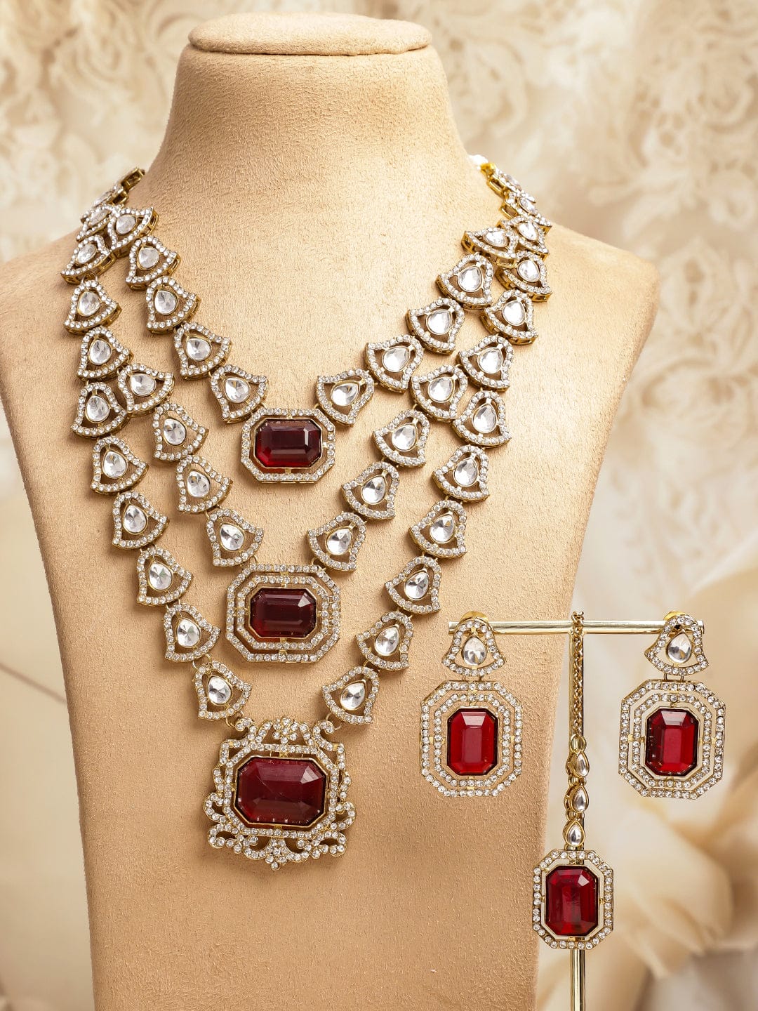 The Queen’s Charm Ruby Jewellery Set