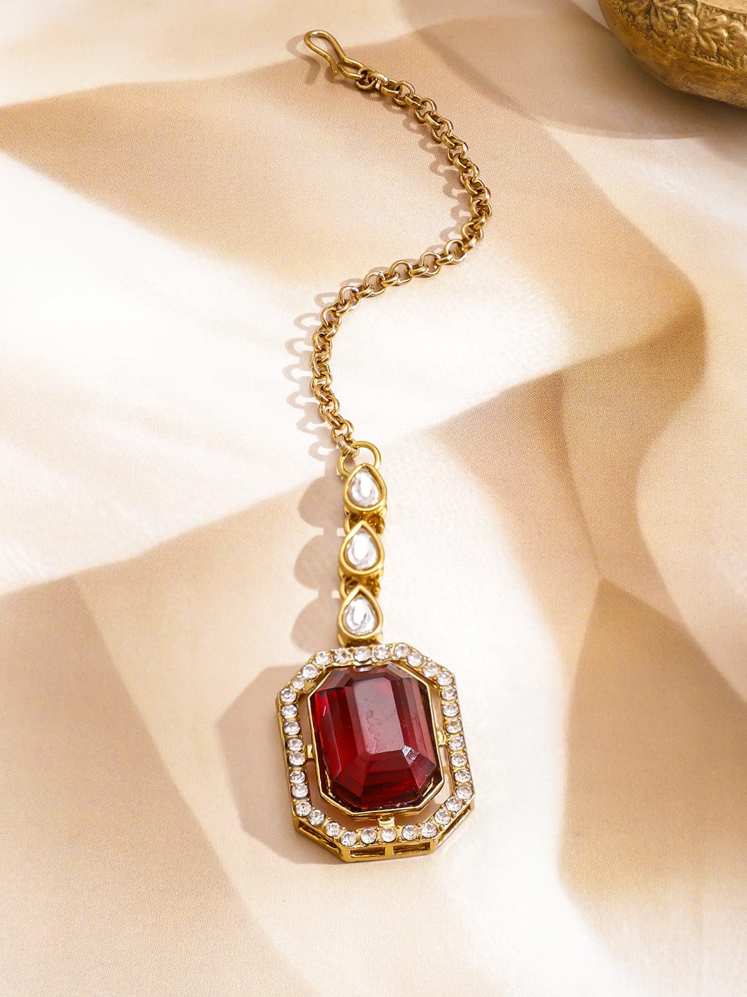 The Queen’s Charm Ruby Jewellery Set