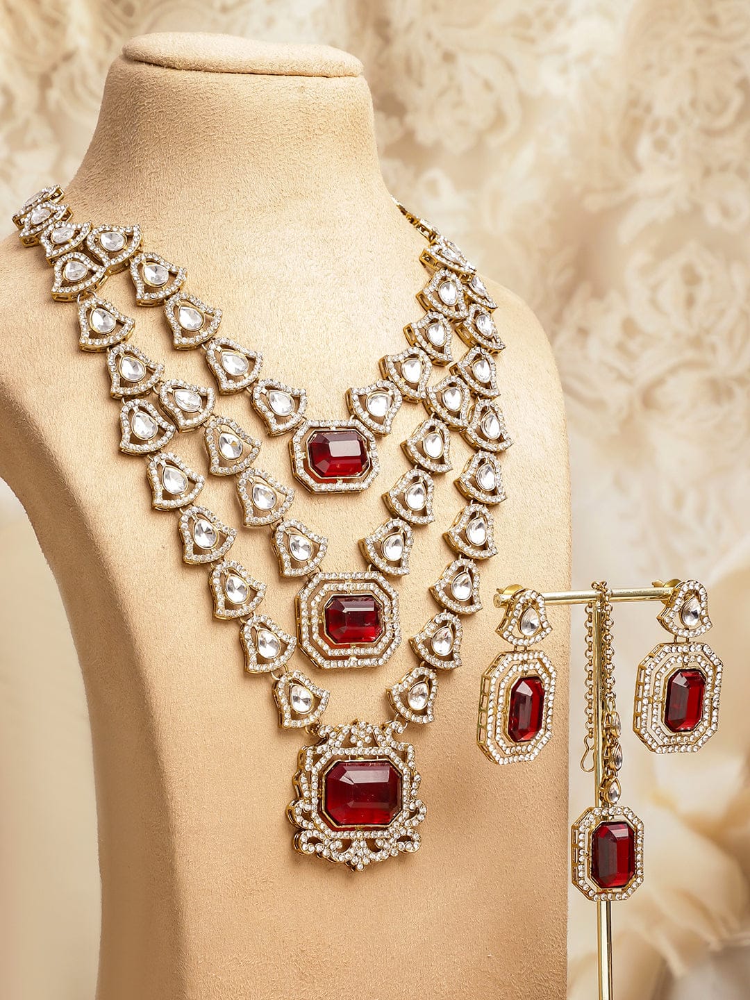 The Queen’s Charm Ruby Jewellery Set