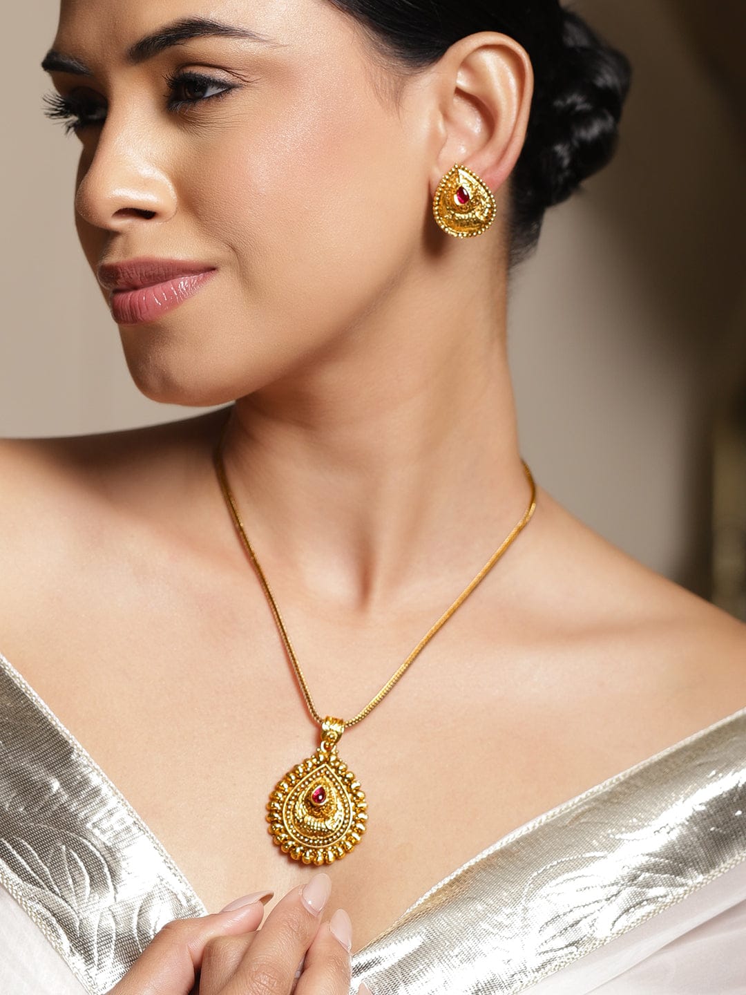 Gold Teardrop Pendant Necklace Set