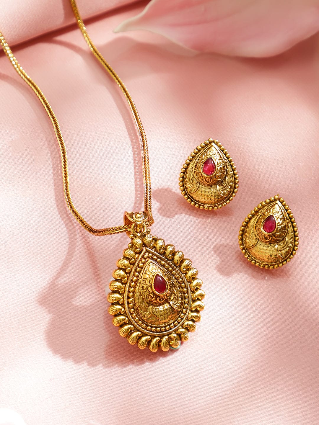 Gold Teardrop Pendant Necklace Set