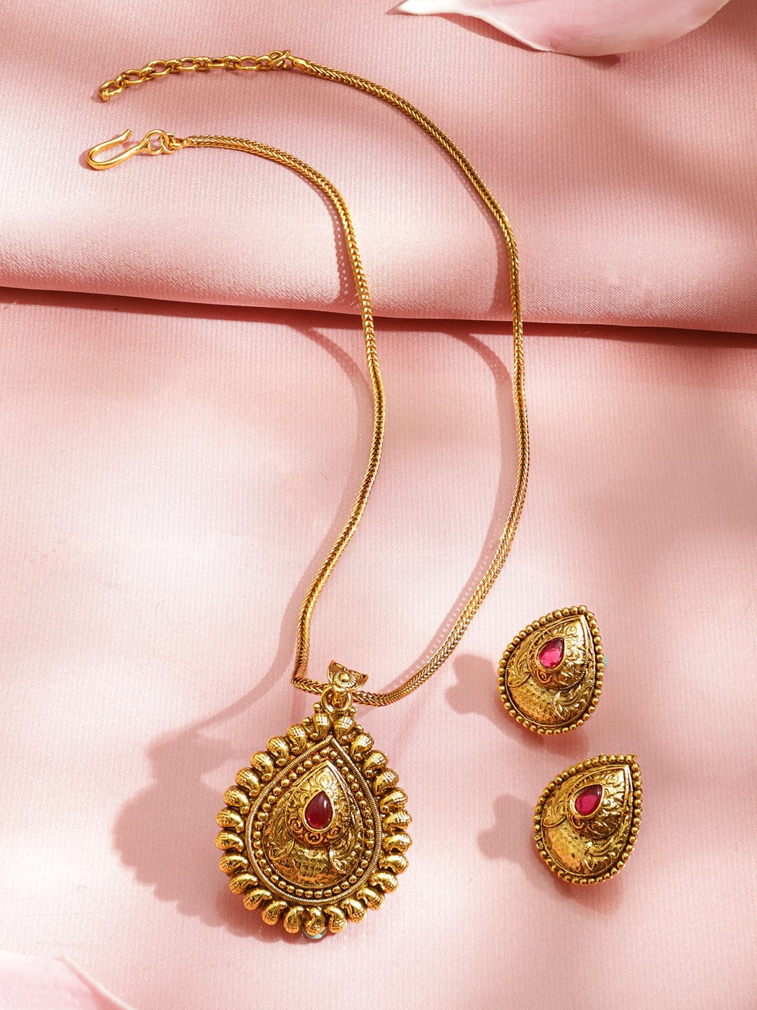 Gold Teardrop Pendant Necklace Set