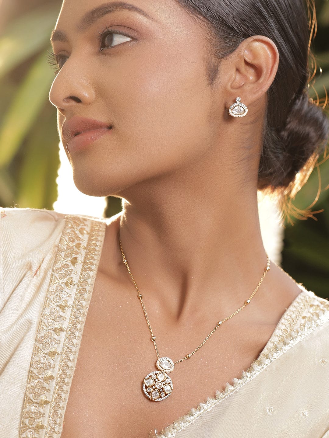 Shimmer of Stillness Kundan Pendant Set