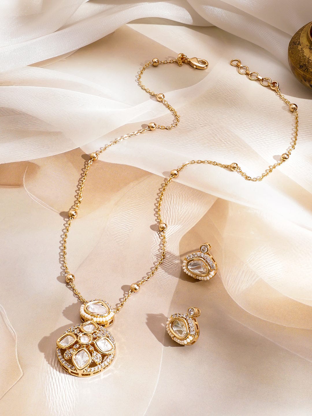 Shimmer of Stillness Kundan Pendant Set
