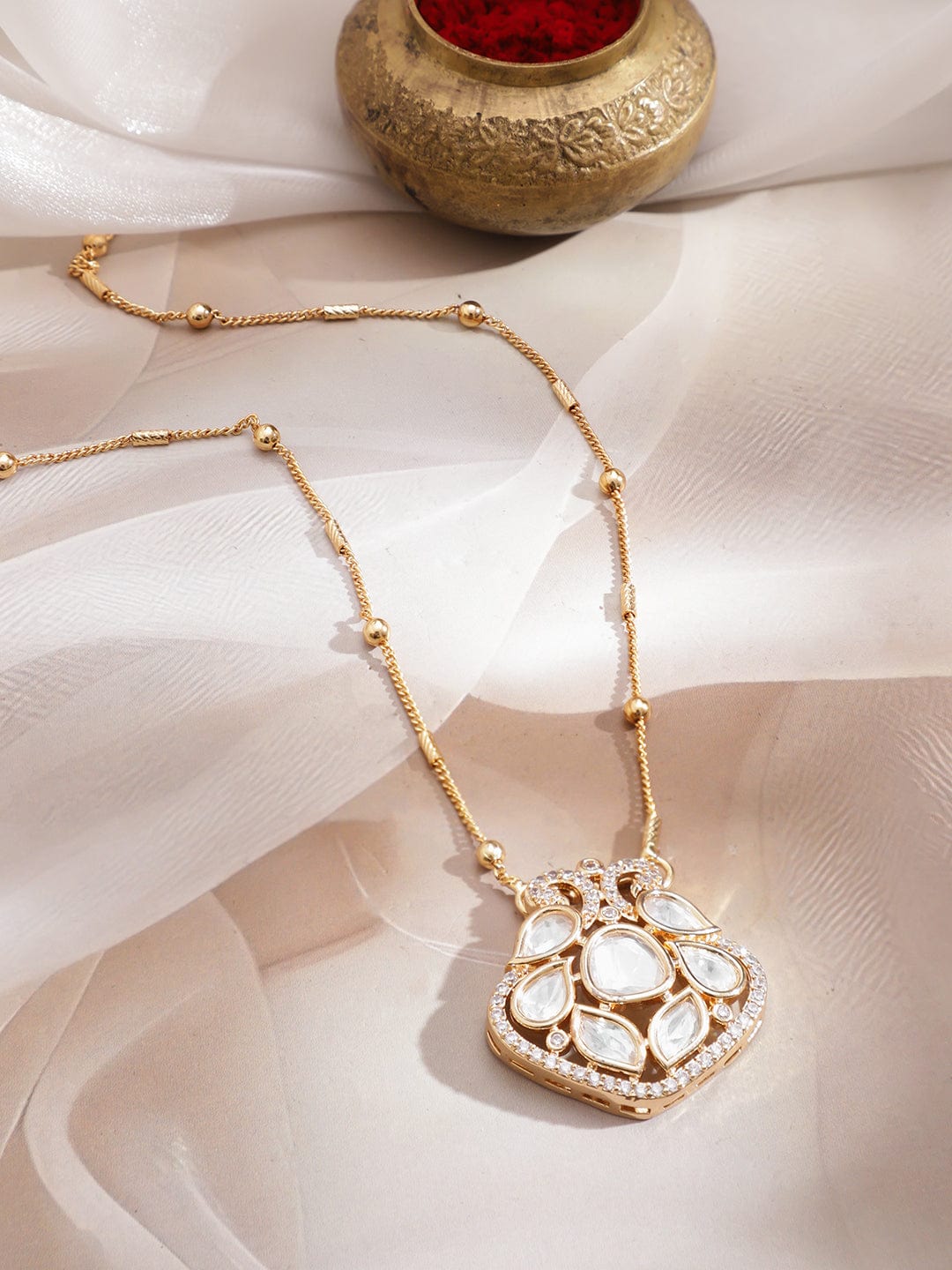 Graceful Kundan Studded Pendant Chain