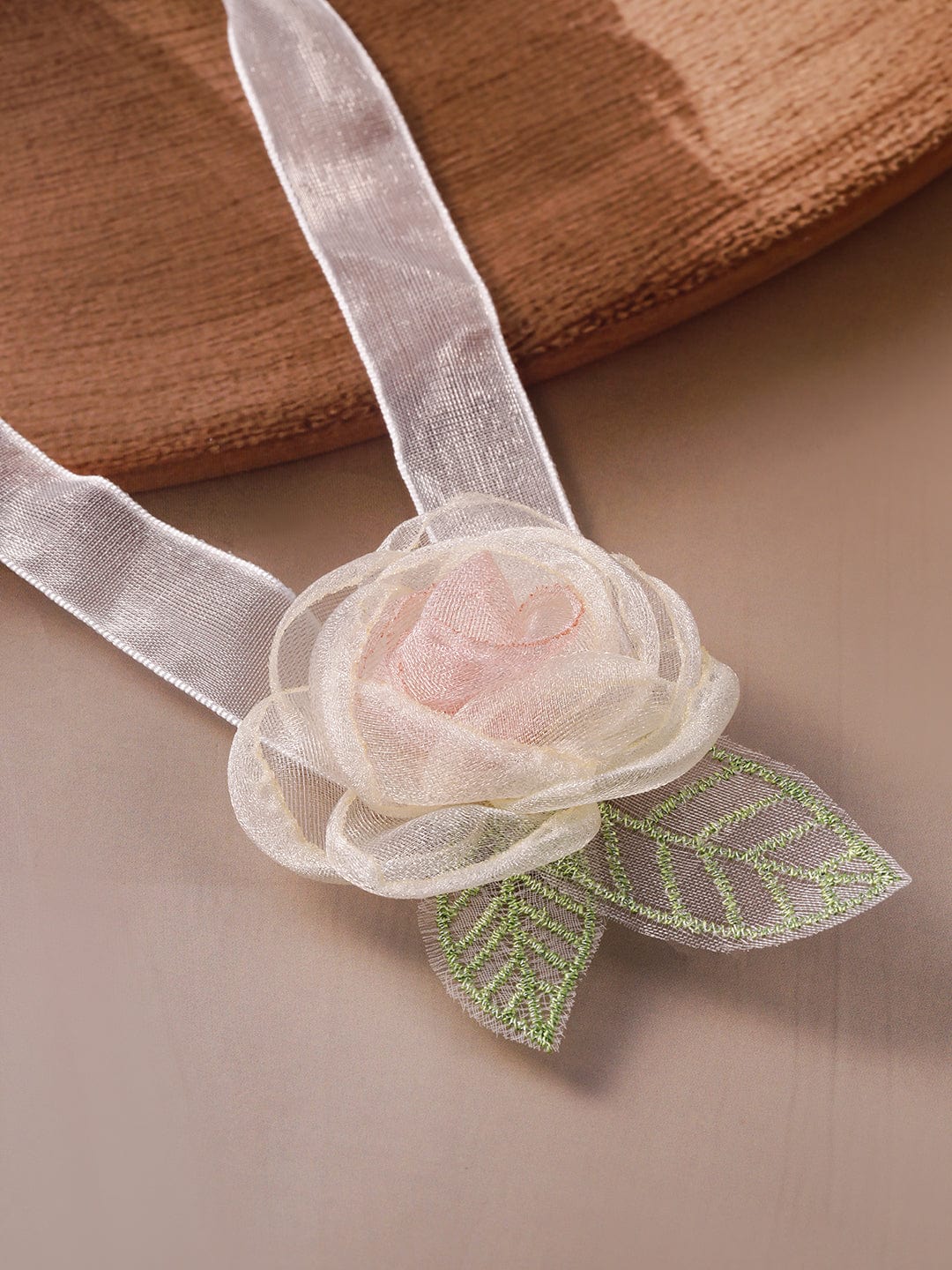 White Floral Leaf Motif Lace Shoker Set