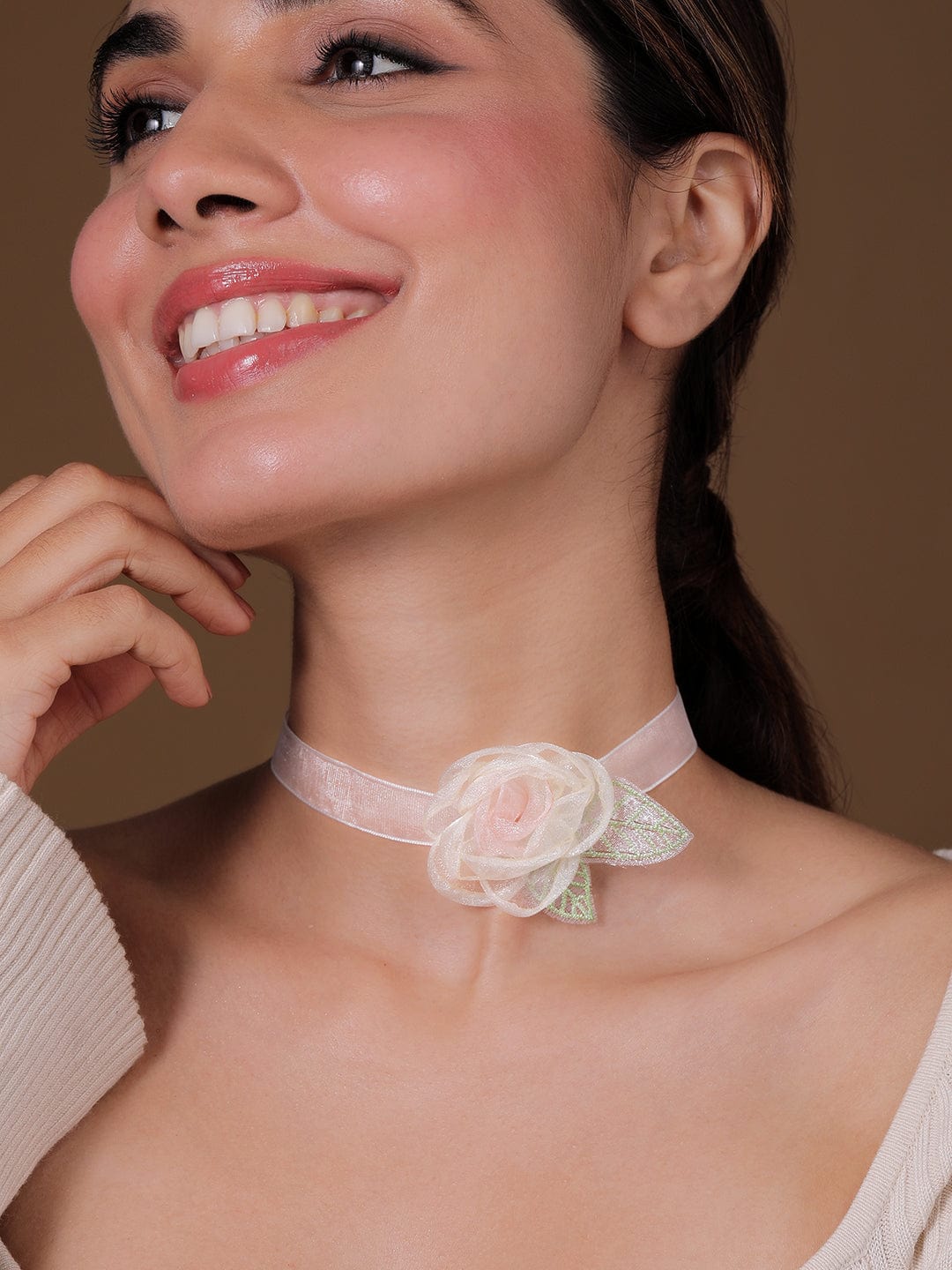 White Floral Leaf Motif Lace Shoker Set