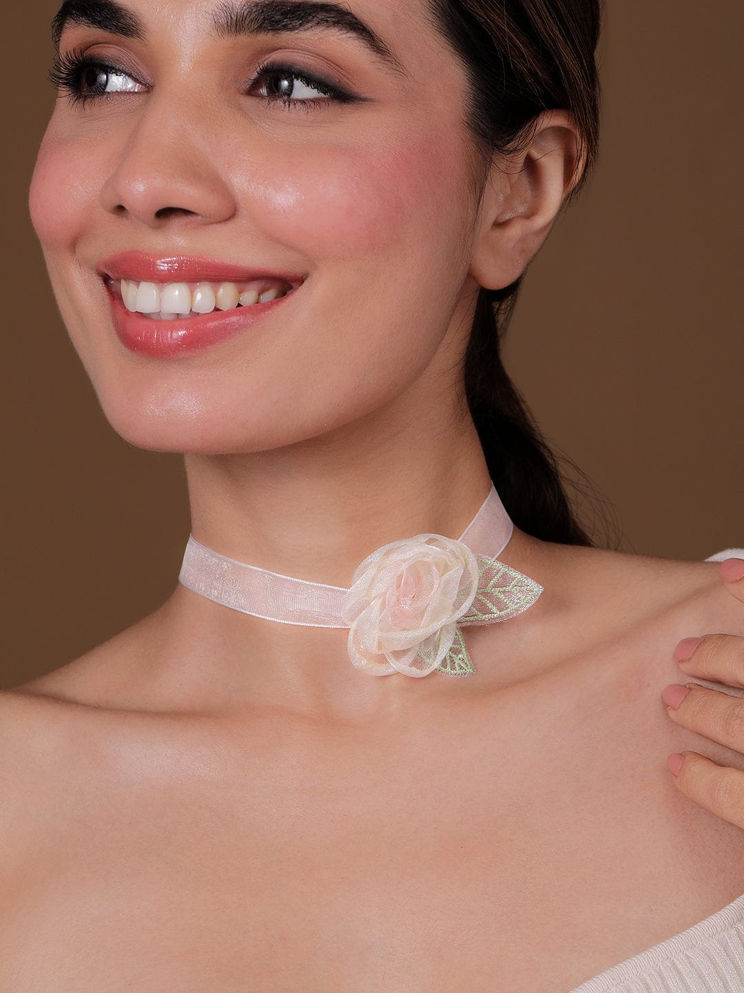 White Floral Leaf Motif Lace Shoker Set