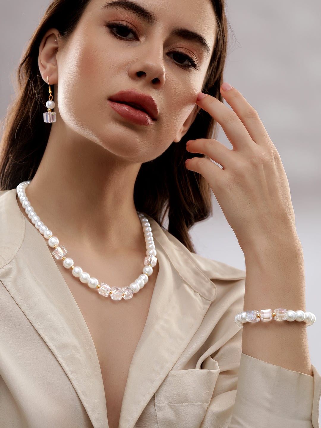 Elite Pearl Glamour Necklace Set