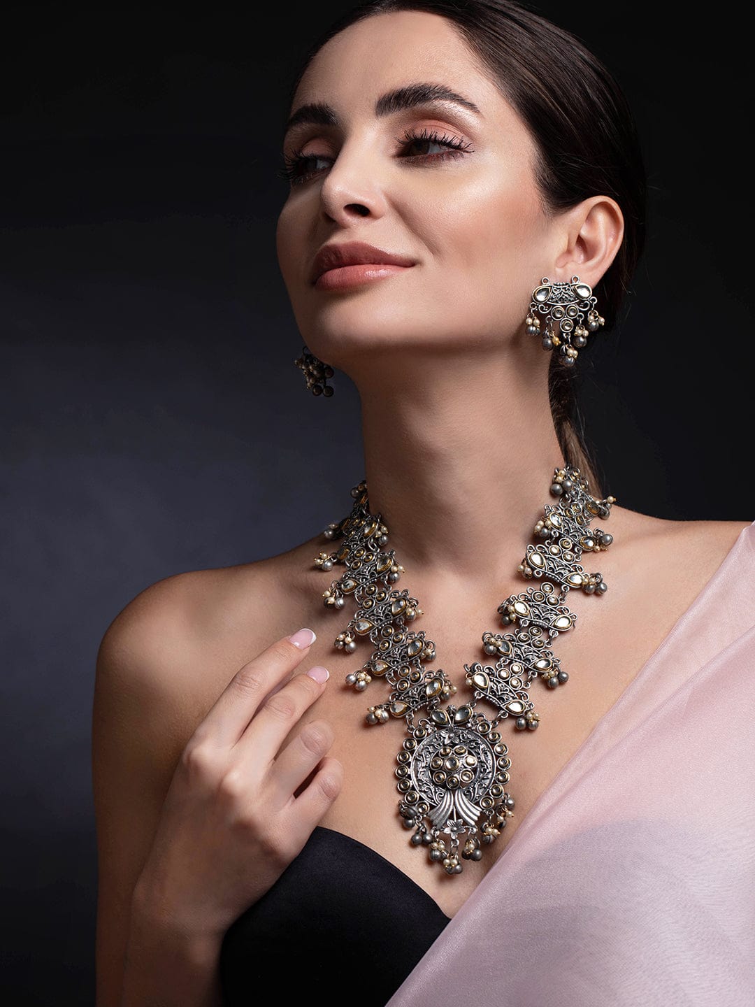 Wentra Dual Toned Necklace Set With Elegant Design And Silver Beads