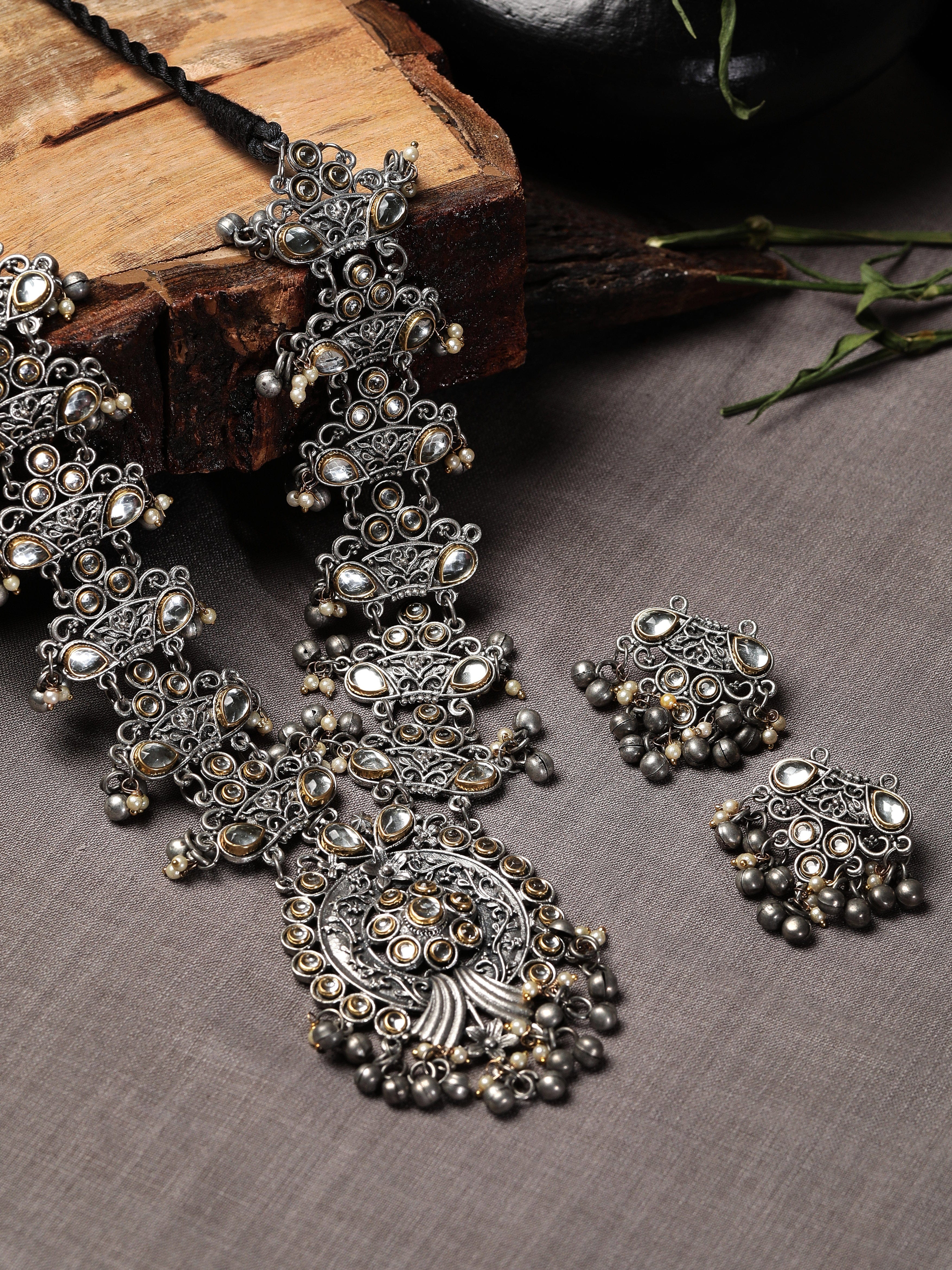 Wentra Dual Toned Necklace Set With Elegant Design And Silver Beads
