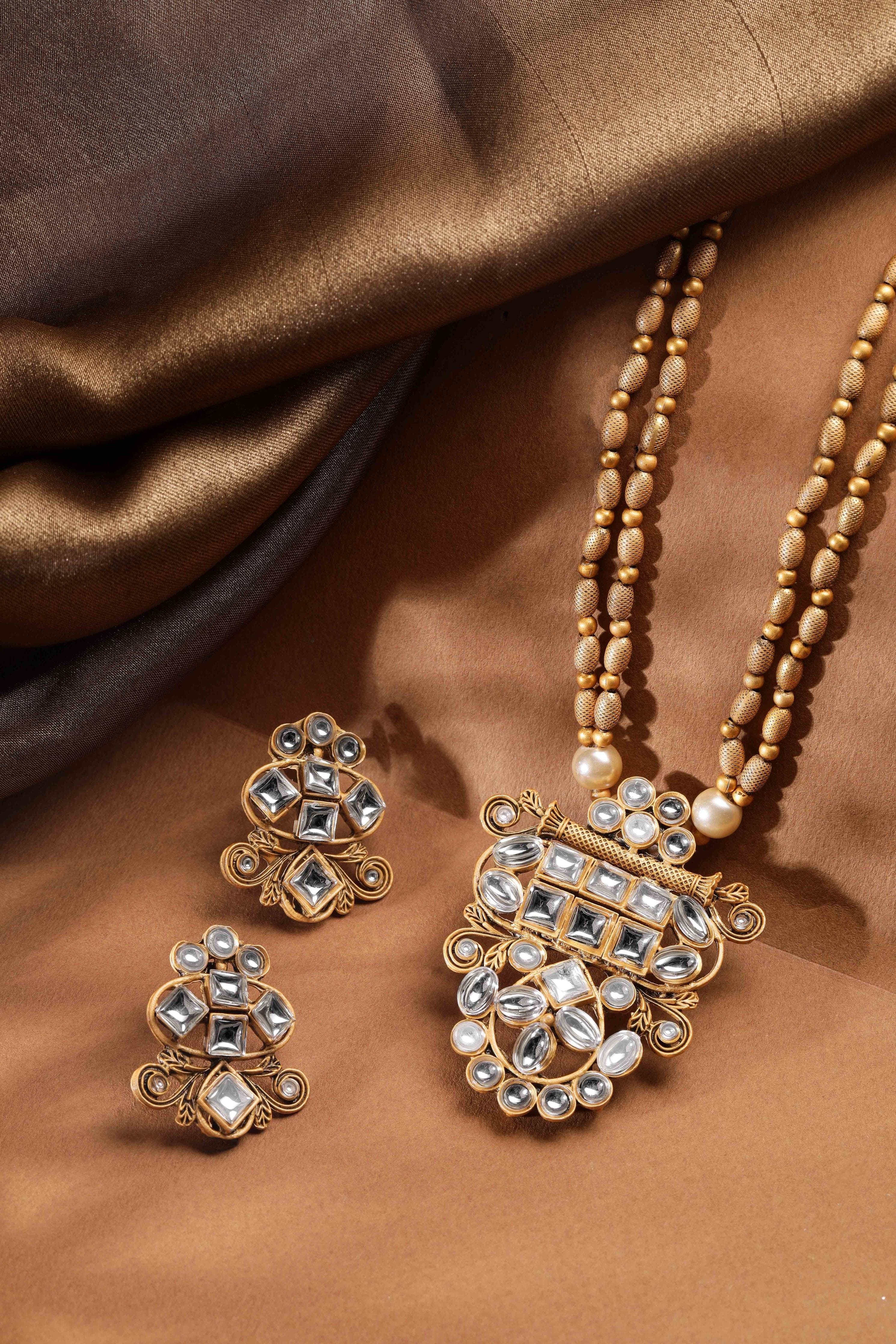 Golden Silhouette in Ivory Kundan Necklace Set