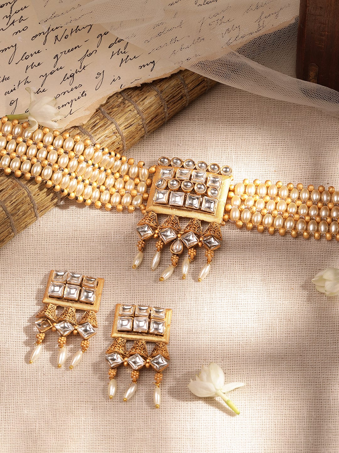 Legacy of Queens Necklace Set
