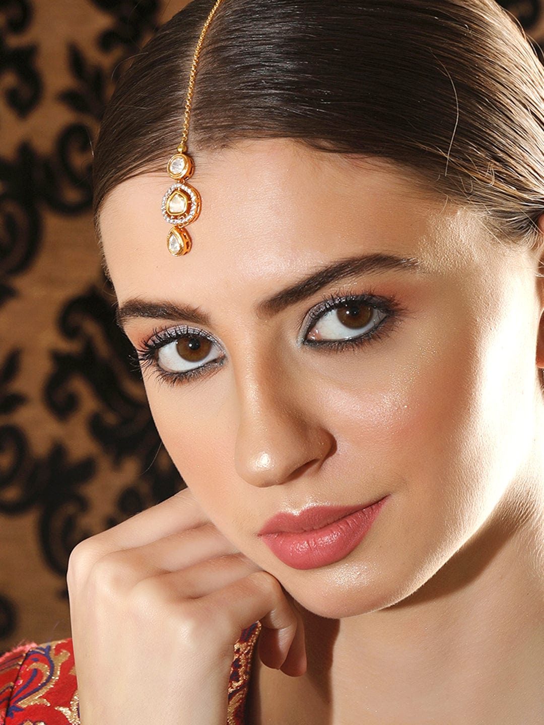 Minimal Elegance Kundan Maang Tikka