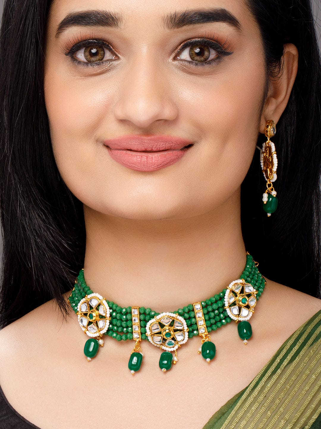 Chic Emerald Glow Necklace Set