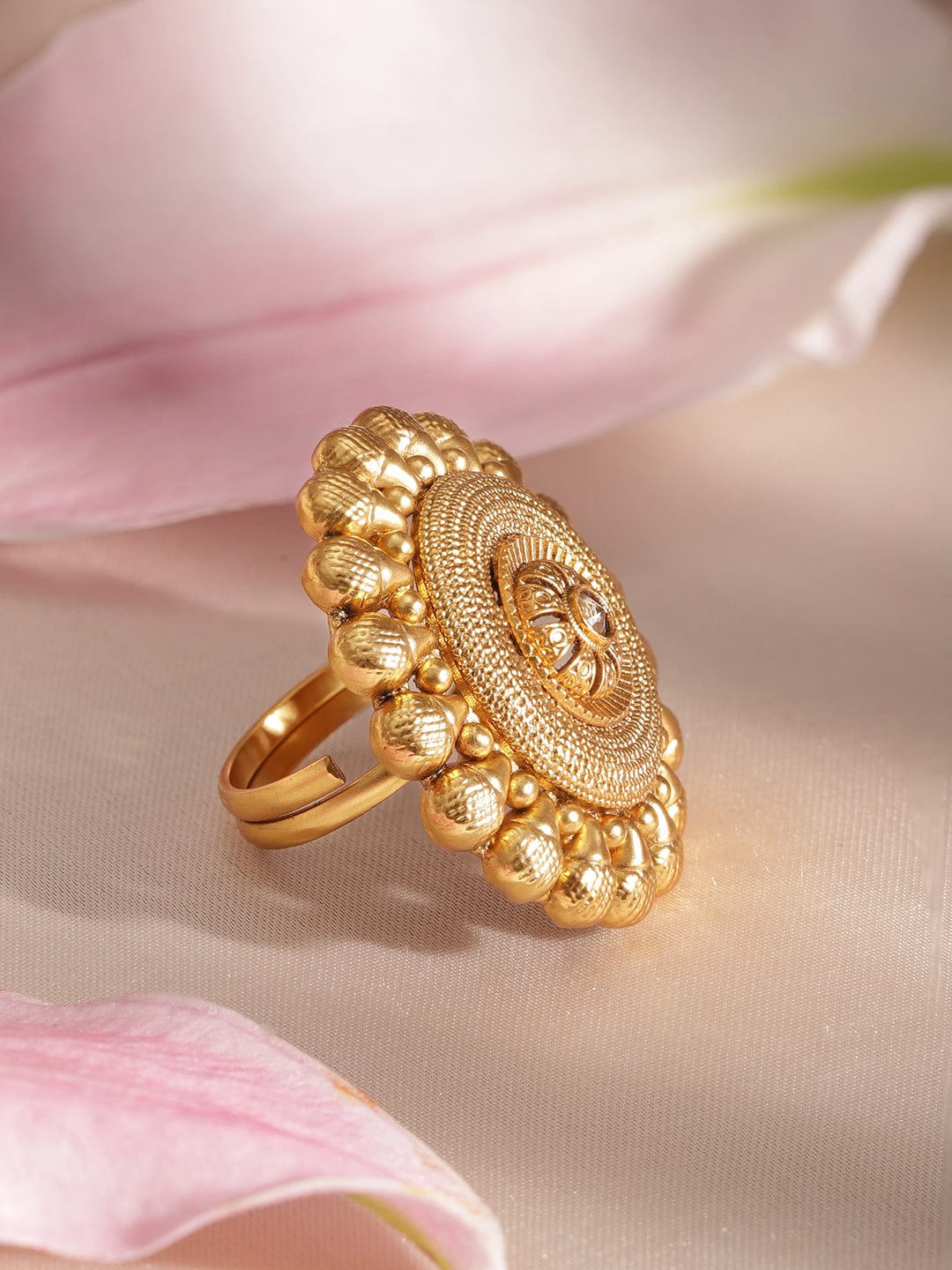 Wentra Opulent Elegance: 22K Gold-Plated Statement Rings for Timeless Style