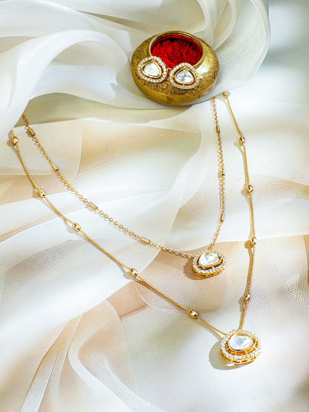 Alluring Kundan Pendant Set