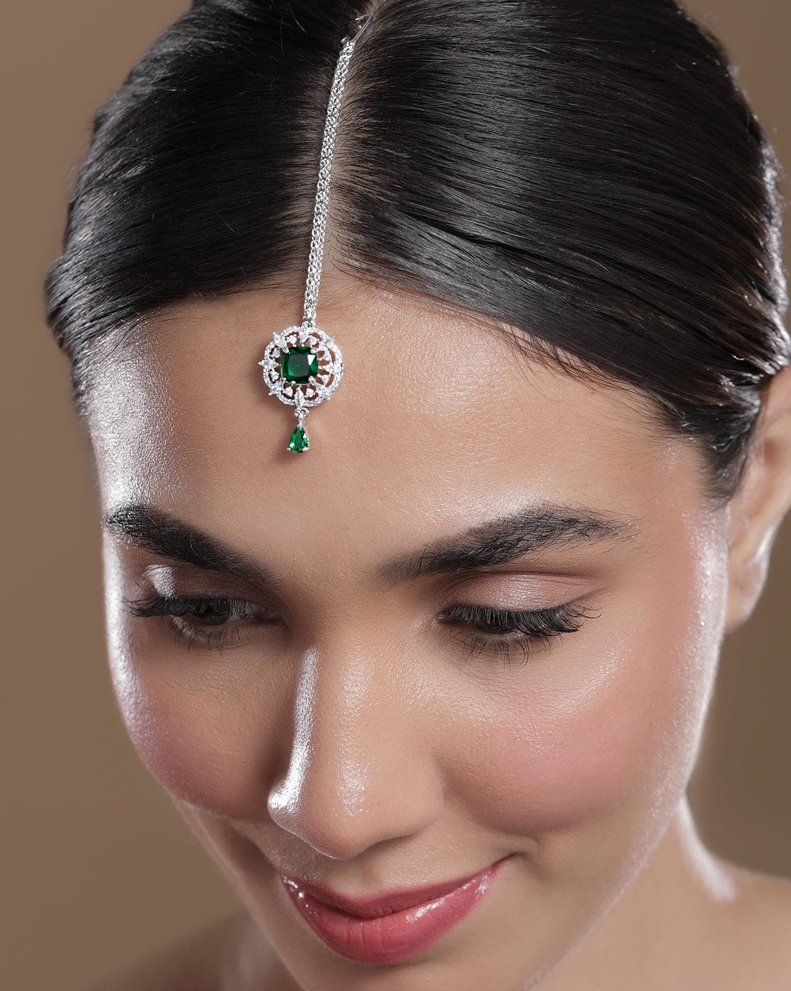 Wentra Rhodium-Plated Emerald Green & Cubic Zirconia Studded Maang Tikka