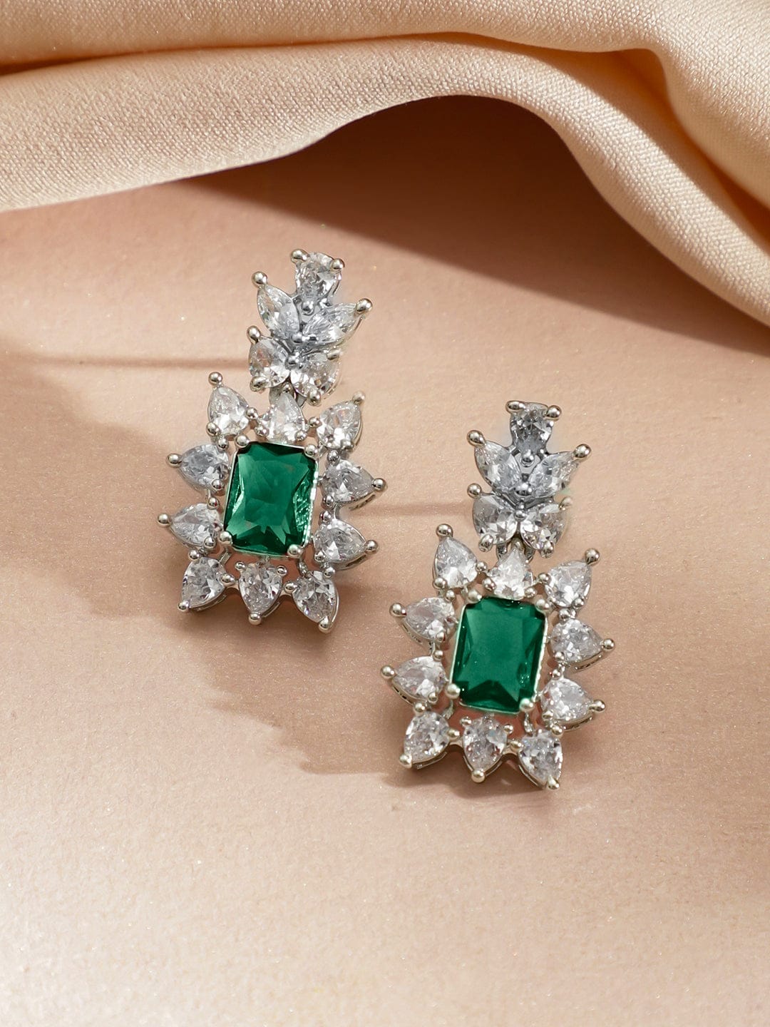 Emerald Studded Crystal Studded Necklace Set
