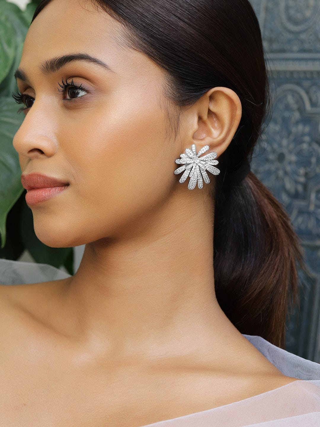 Floral Motif Shimmering Ear Studs