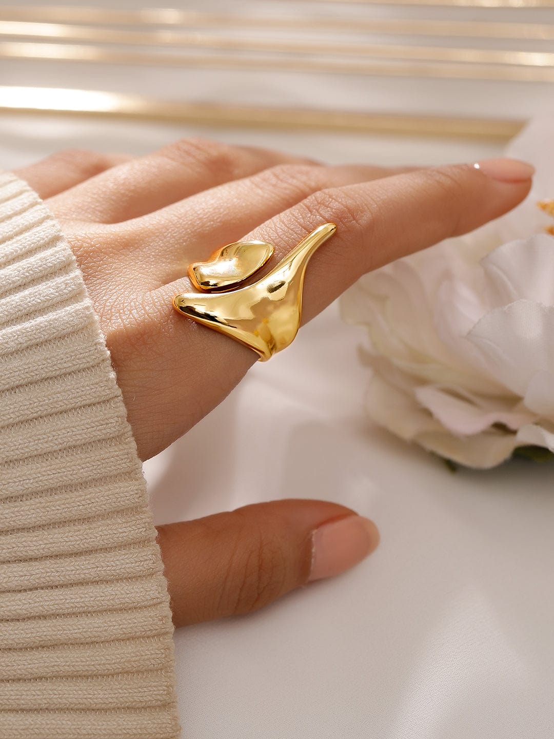 Wentra Voguish 18K Gold-Plated Abstract Openable Finger Ring