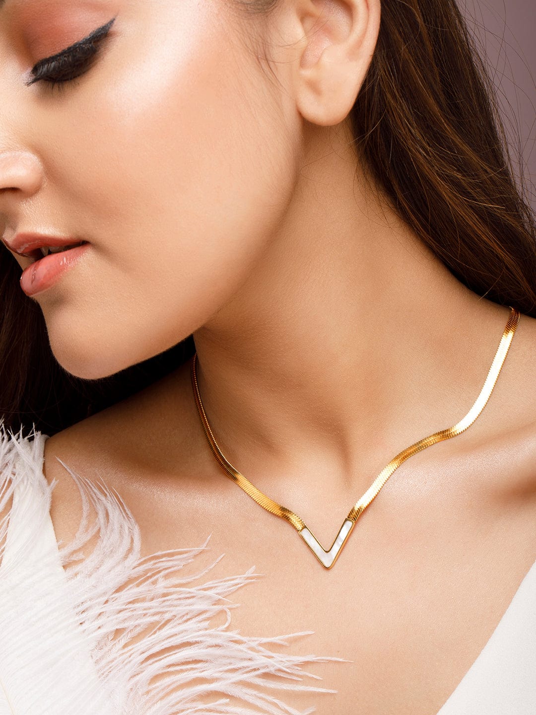 Wentra Voguish 18K Gold Plated Stainless Steel Waterproof Snake Chain With V Shaped Shell Pendant.